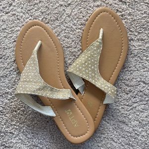 Apt. 9 kohls glam flip flops. Gold and white size 5/6. Never worn.